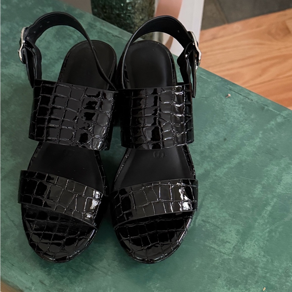 AEROSOLES Black Croc-Pattern Sandals
